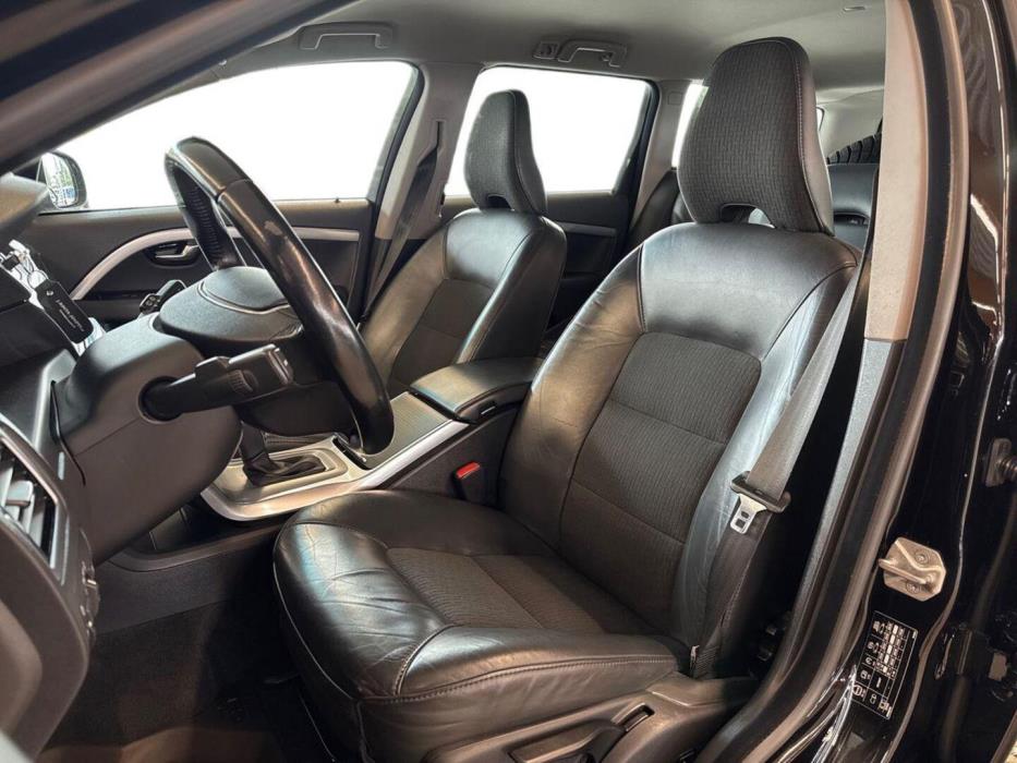 VOLVO V70 2016