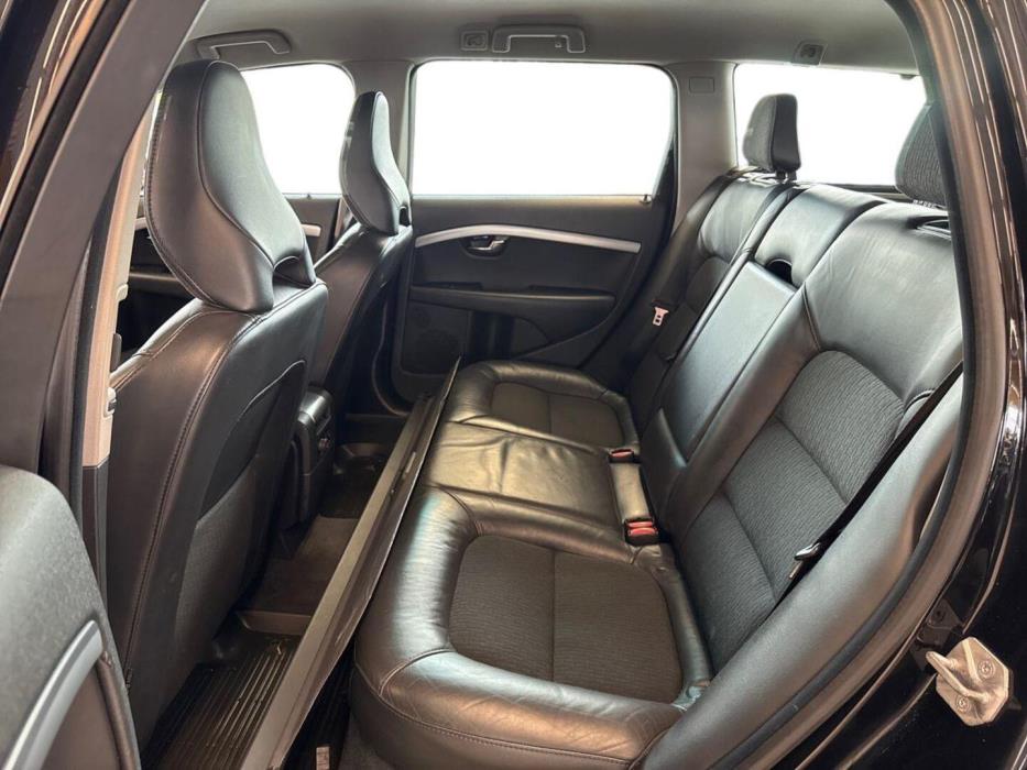 VOLVO V70 2016