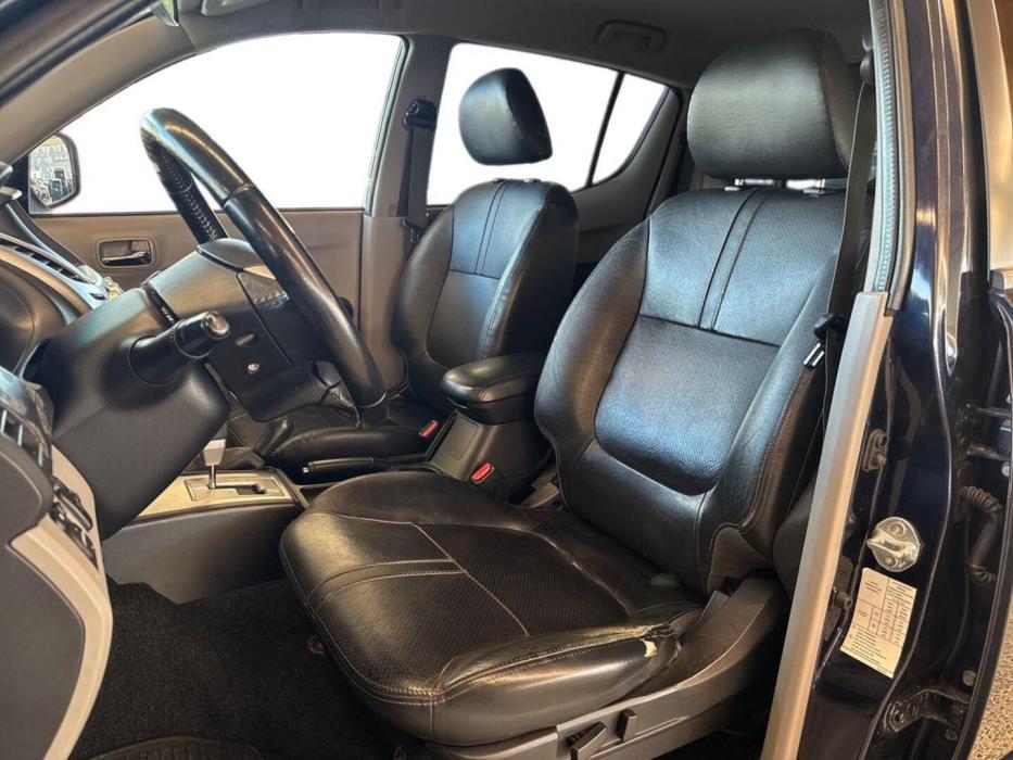 MITSUBISHI L200 2012