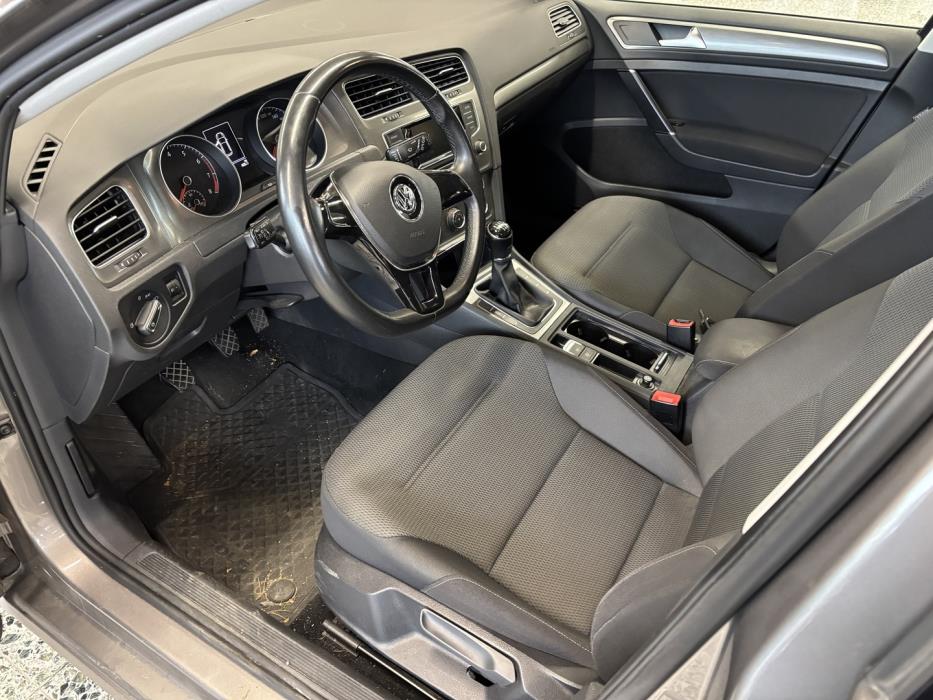 VOLKSWAGEN Golf 2013
