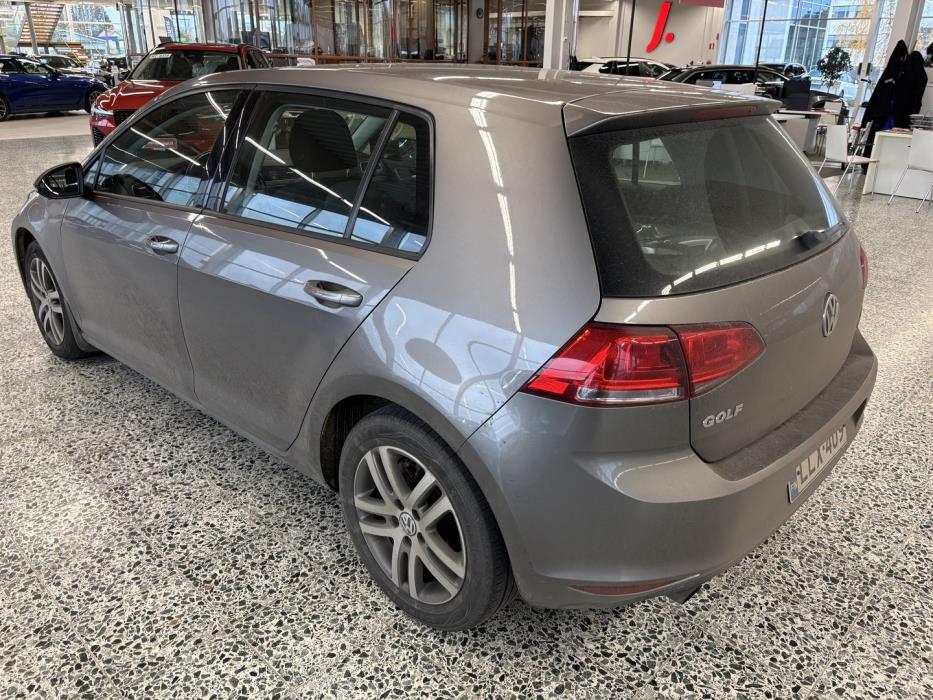 VOLKSWAGEN Golf 2013