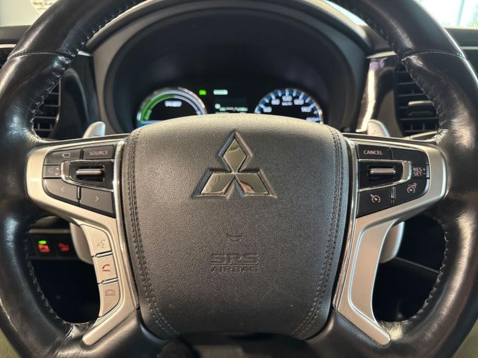 MITSUBISHI Outlander PHEV 2015