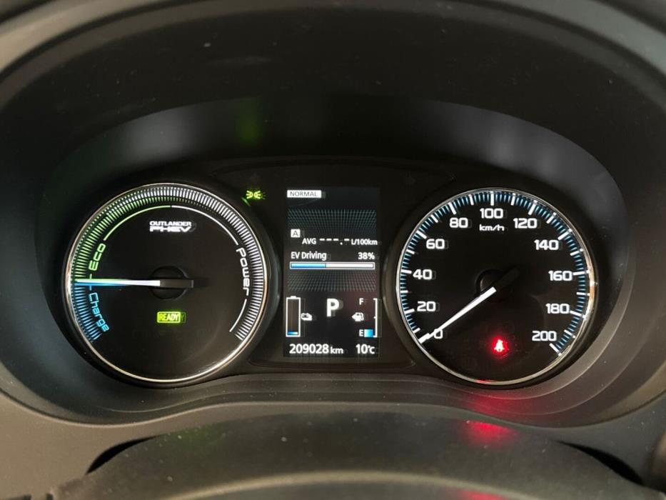 MITSUBISHI Outlander PHEV 2015