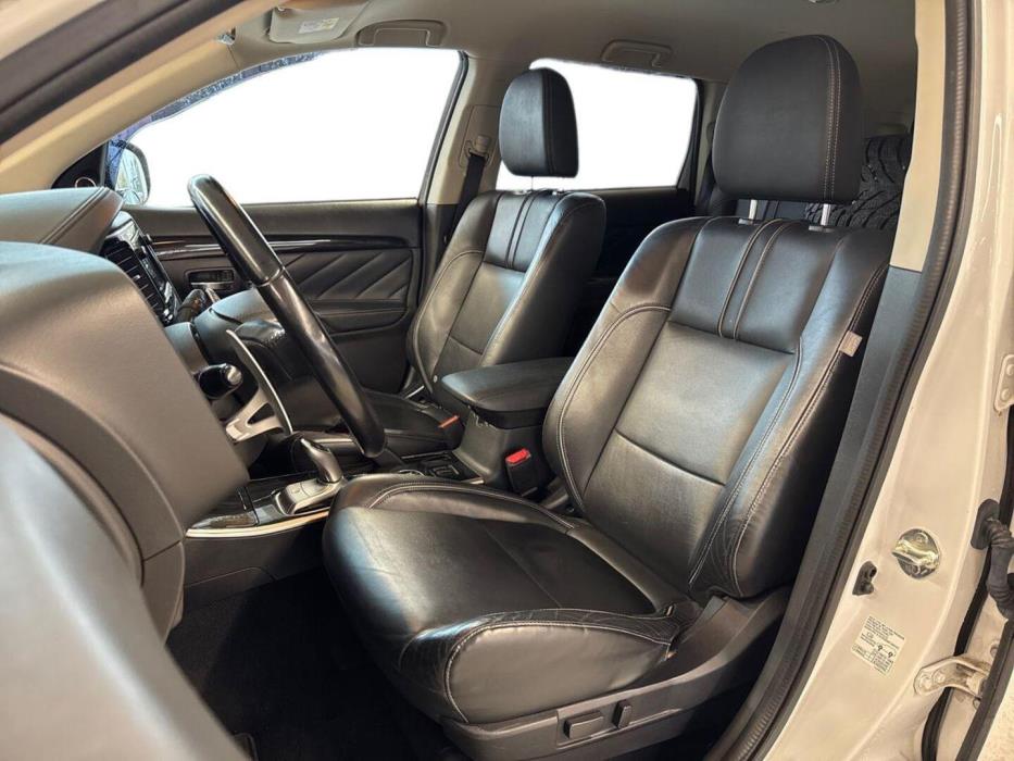 MITSUBISHI Outlander PHEV 2015