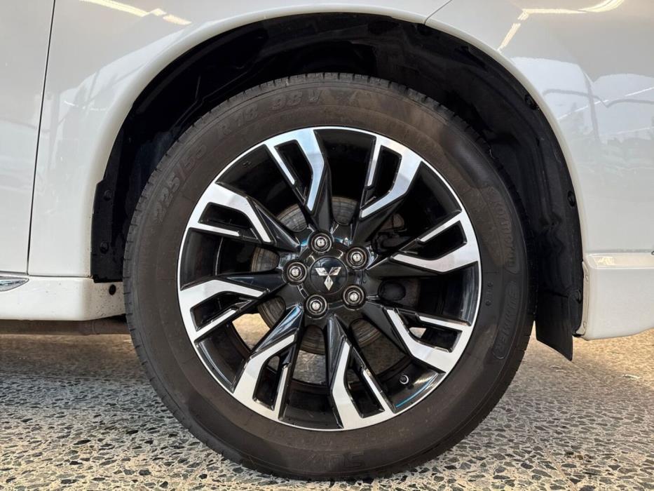 MITSUBISHI Outlander PHEV 2015