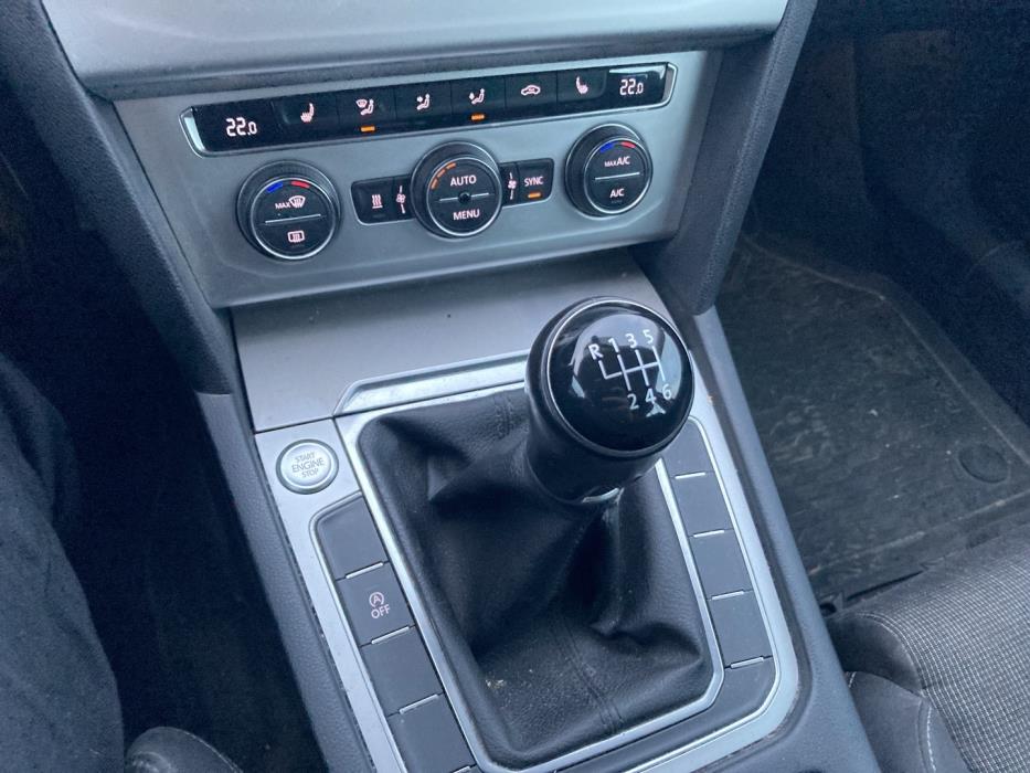 VOLKSWAGEN Passat 2016