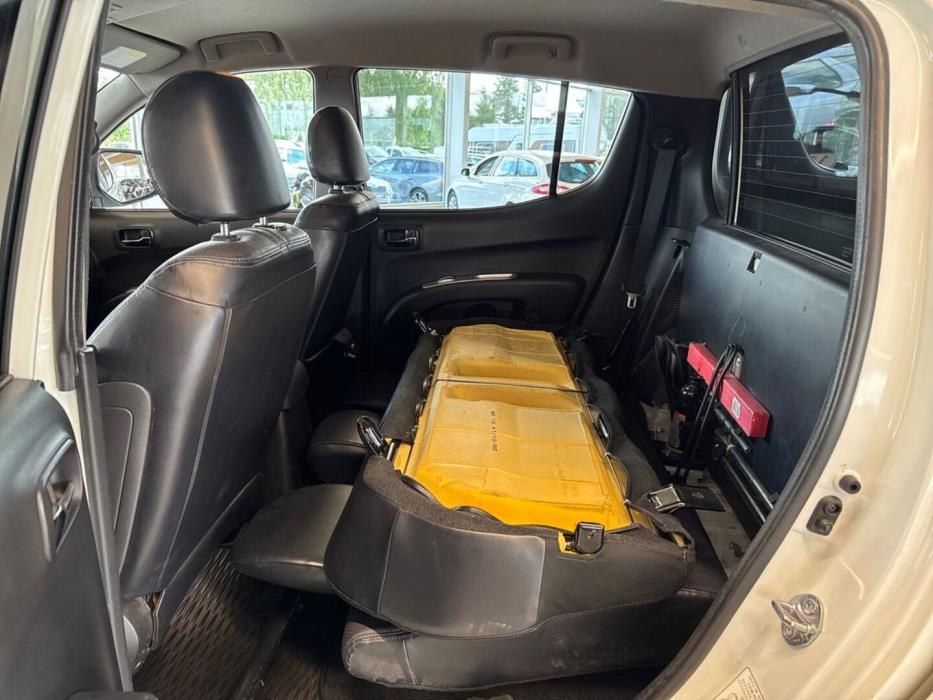 MITSUBISHI L200 2015