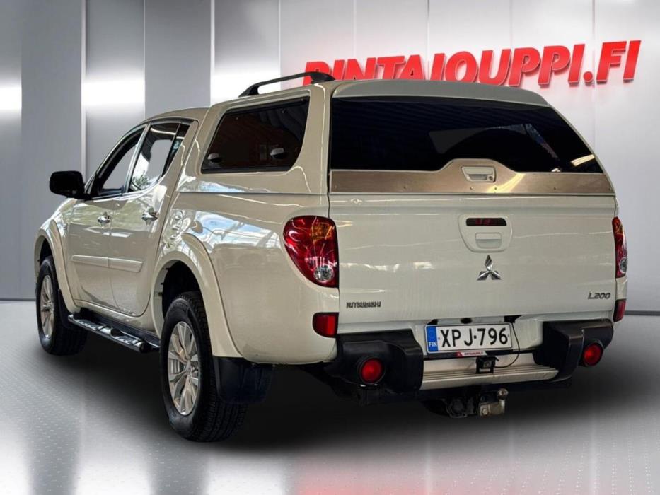 MITSUBISHI L200 2015