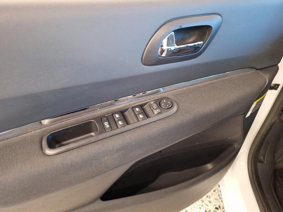 PEUGEOT 5008 2014
