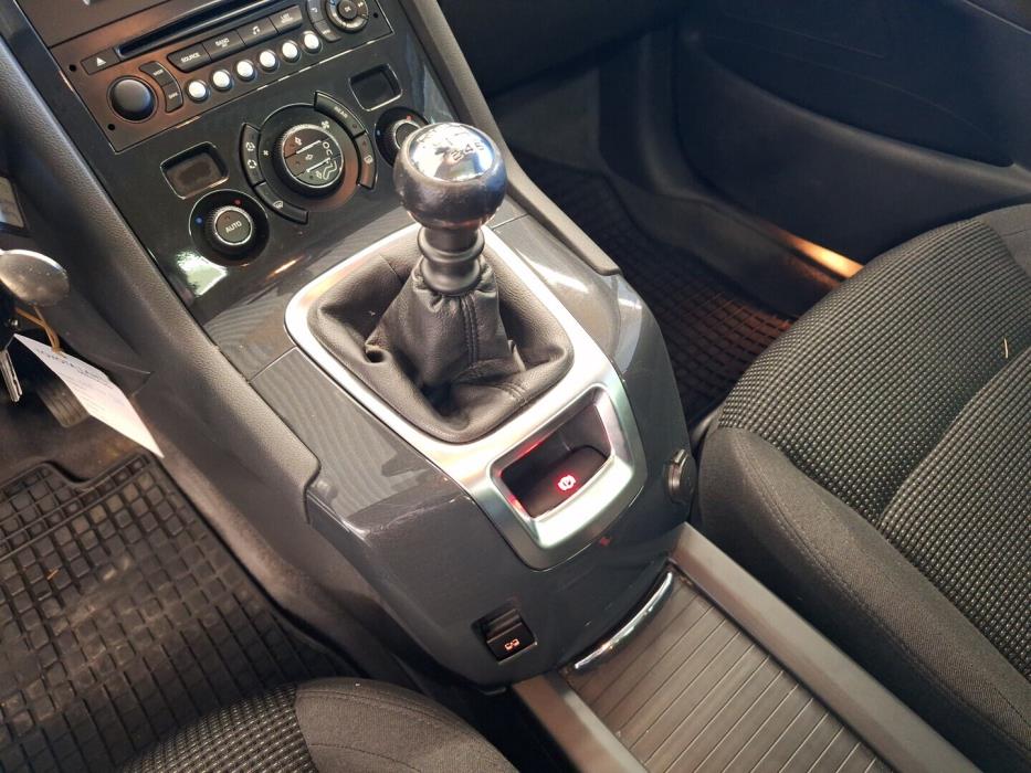 PEUGEOT 5008 2014