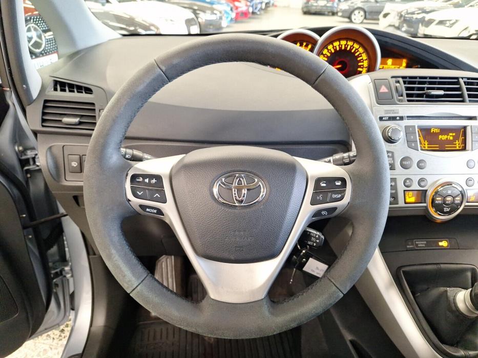 TOYOTA Verso 2010
