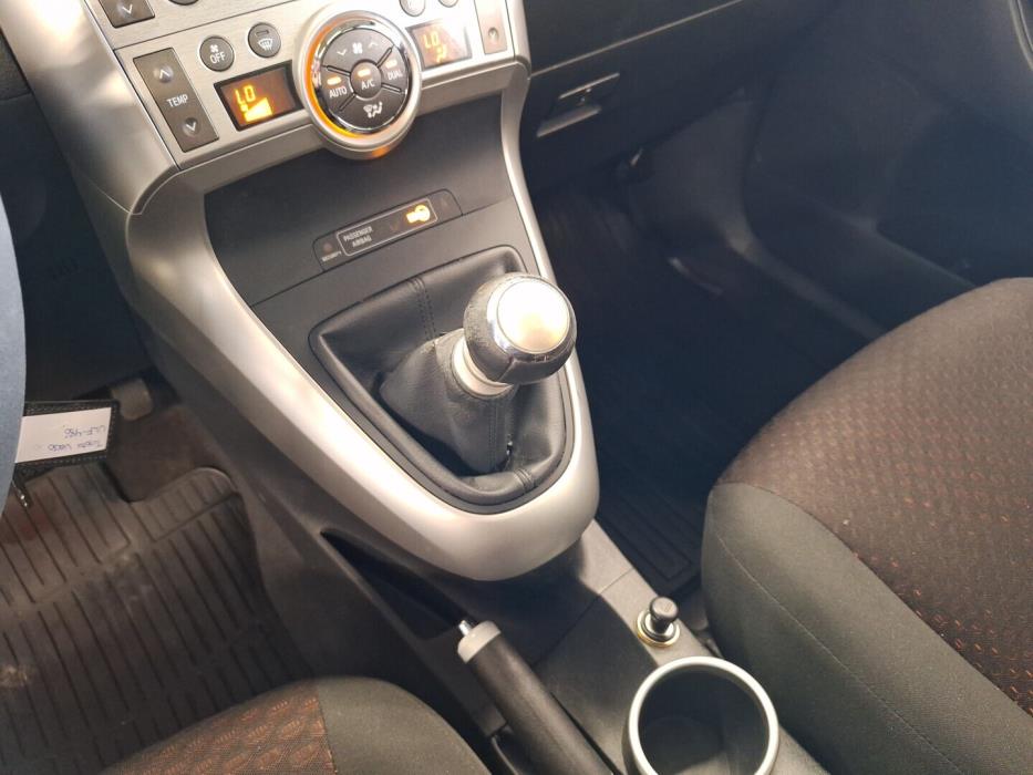 TOYOTA Verso 2010