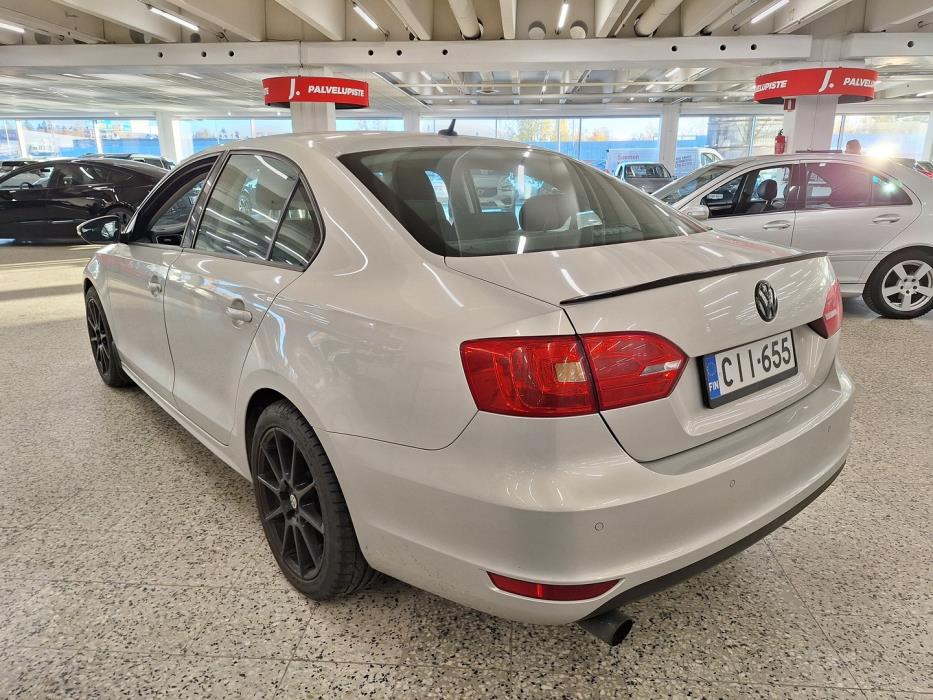 VOLKSWAGEN Jetta 2011