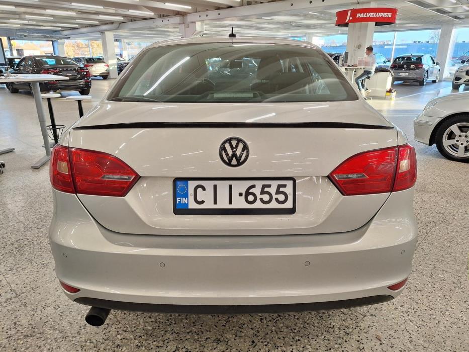 VOLKSWAGEN Jetta 2011
