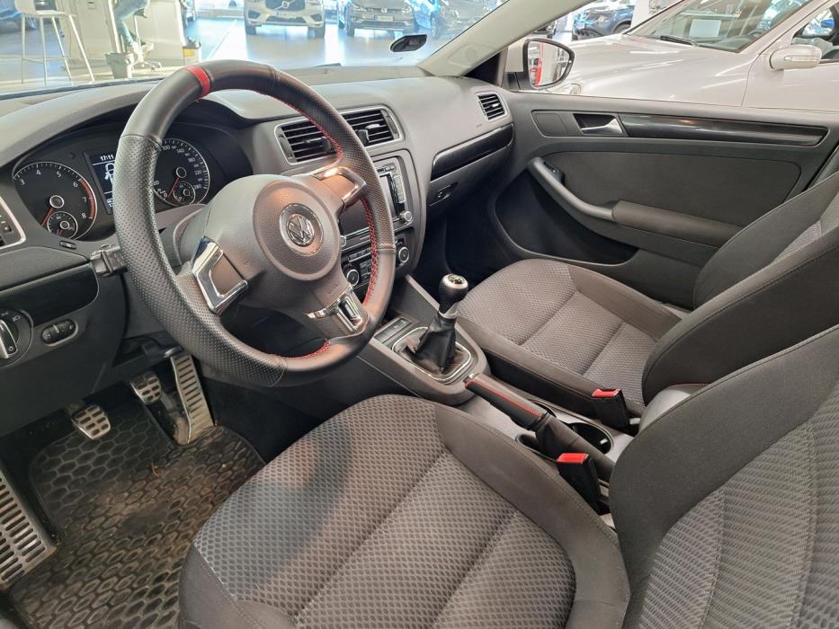 VOLKSWAGEN Jetta 2011