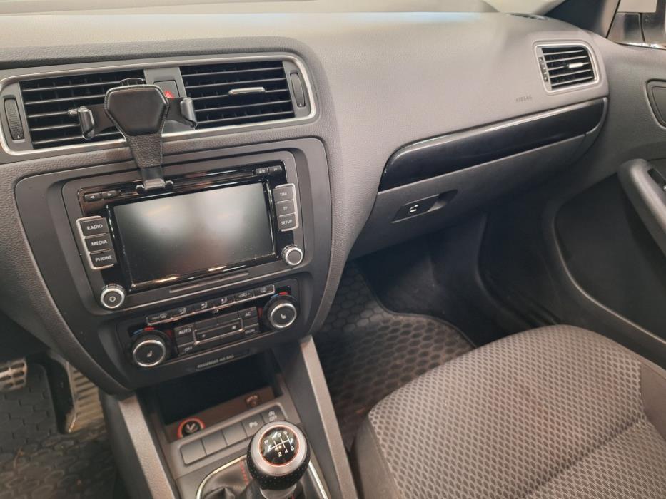 VOLKSWAGEN Jetta 2011