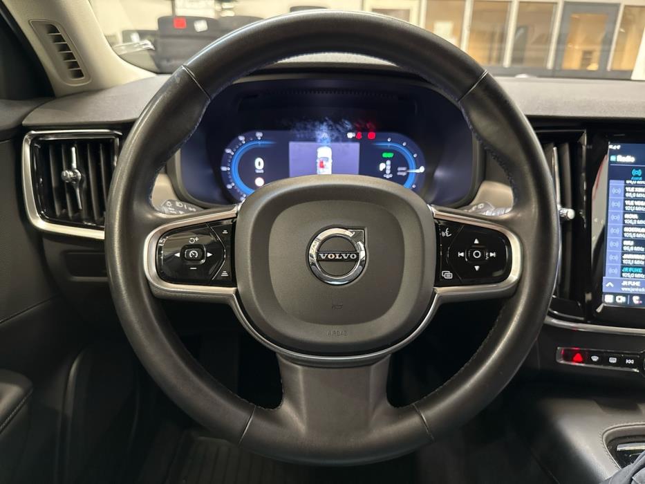 VOLVO V90 2023