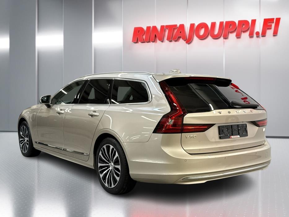 VOLVO V90 2023