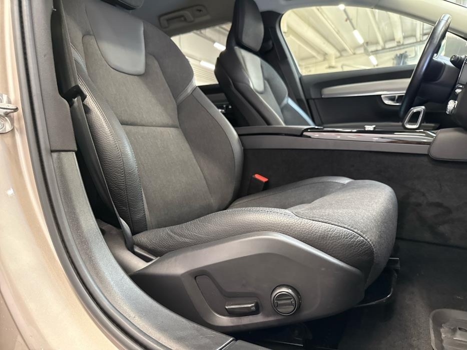 VOLVO V90 2023