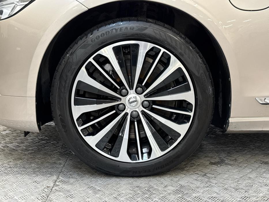 VOLVO V90 2023