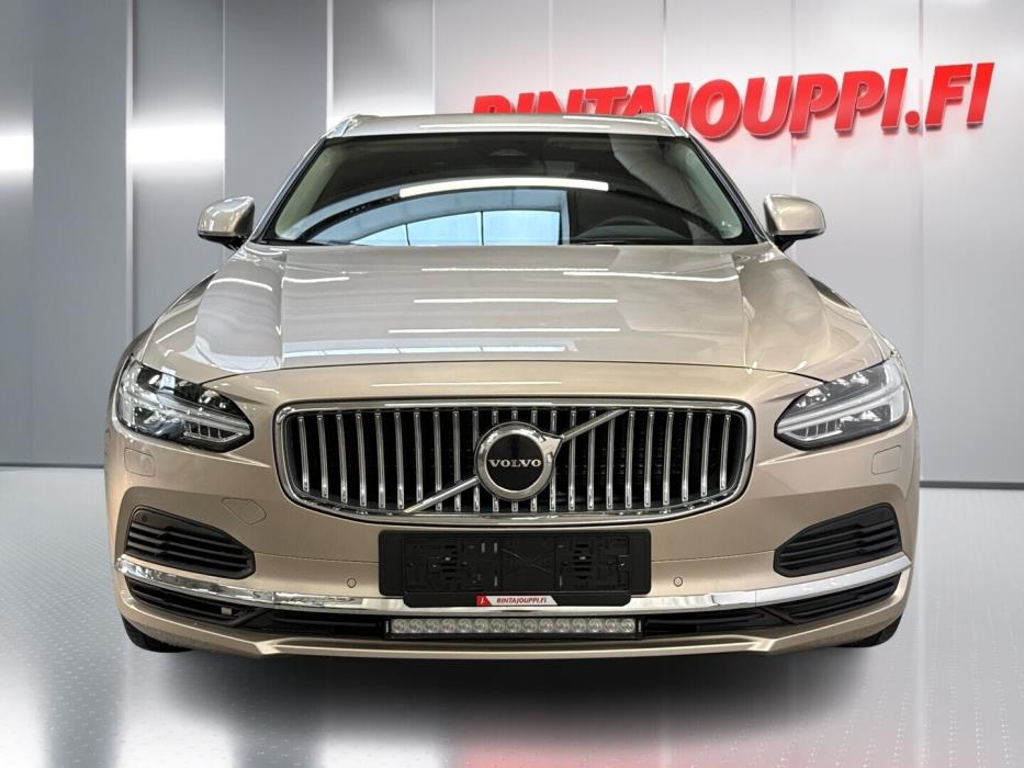 VOLVO V90 2023