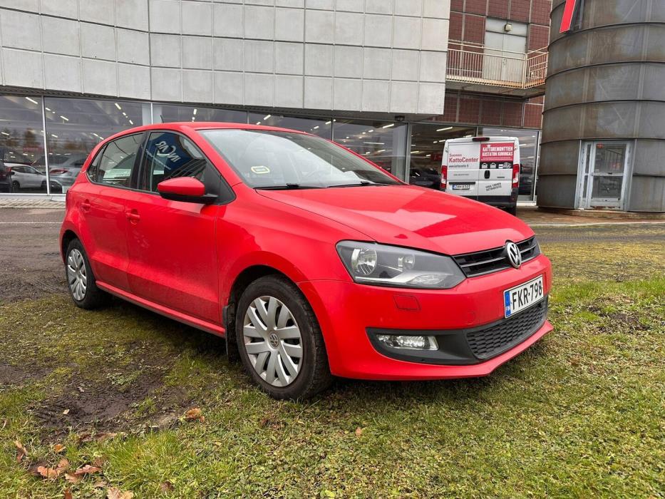 VOLKSWAGEN Polo 2012