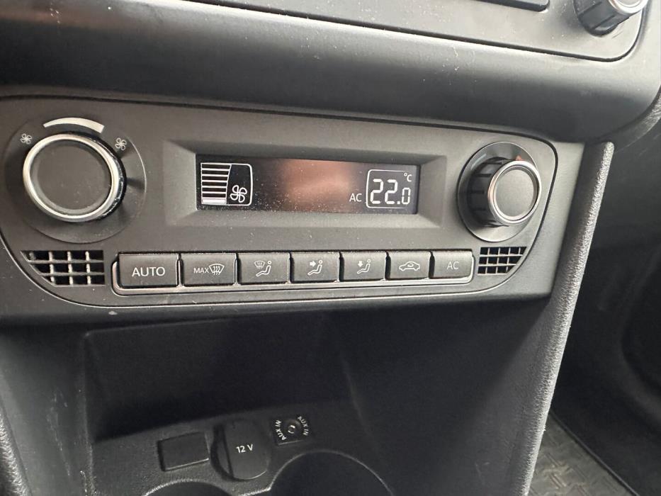 VOLKSWAGEN Polo 2012