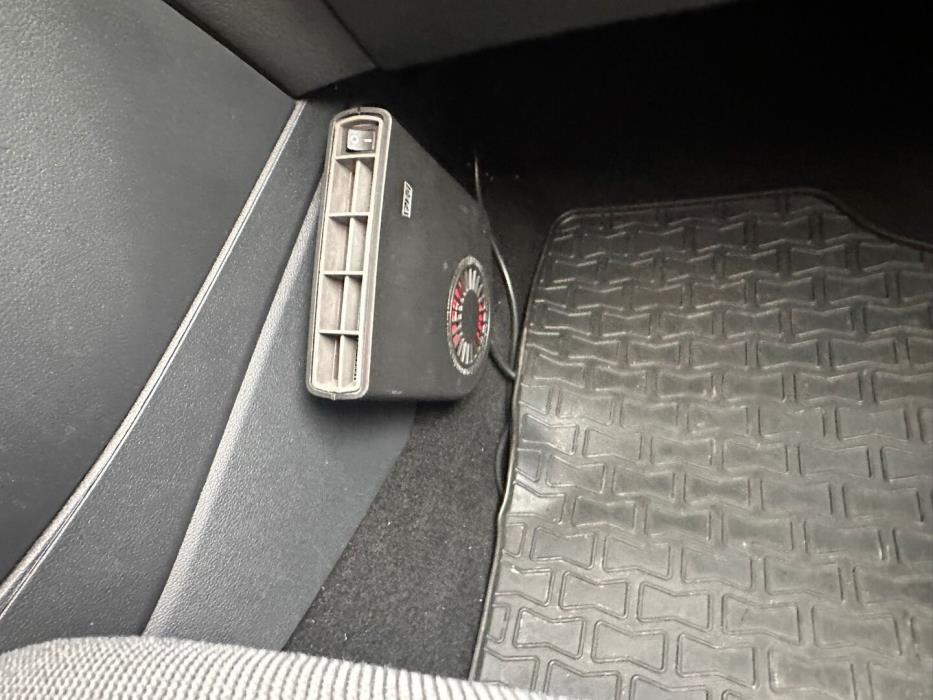 VOLKSWAGEN Polo 2012