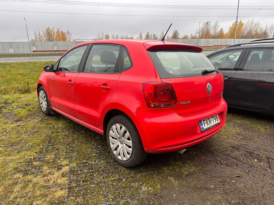 VOLKSWAGEN Polo 2012