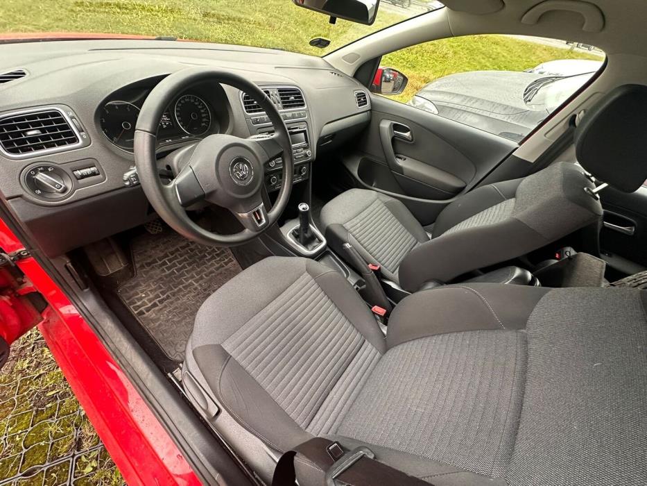 VOLKSWAGEN Polo 2012