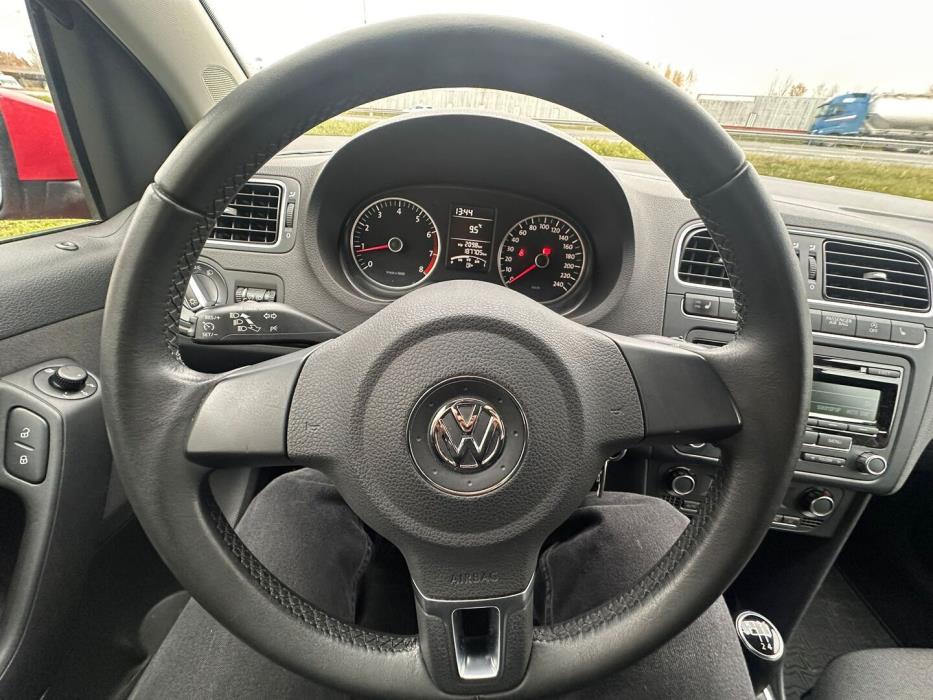 VOLKSWAGEN Polo 2012