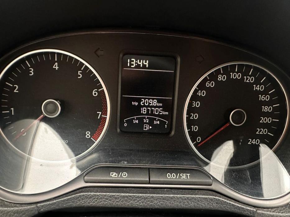VOLKSWAGEN Polo 2012