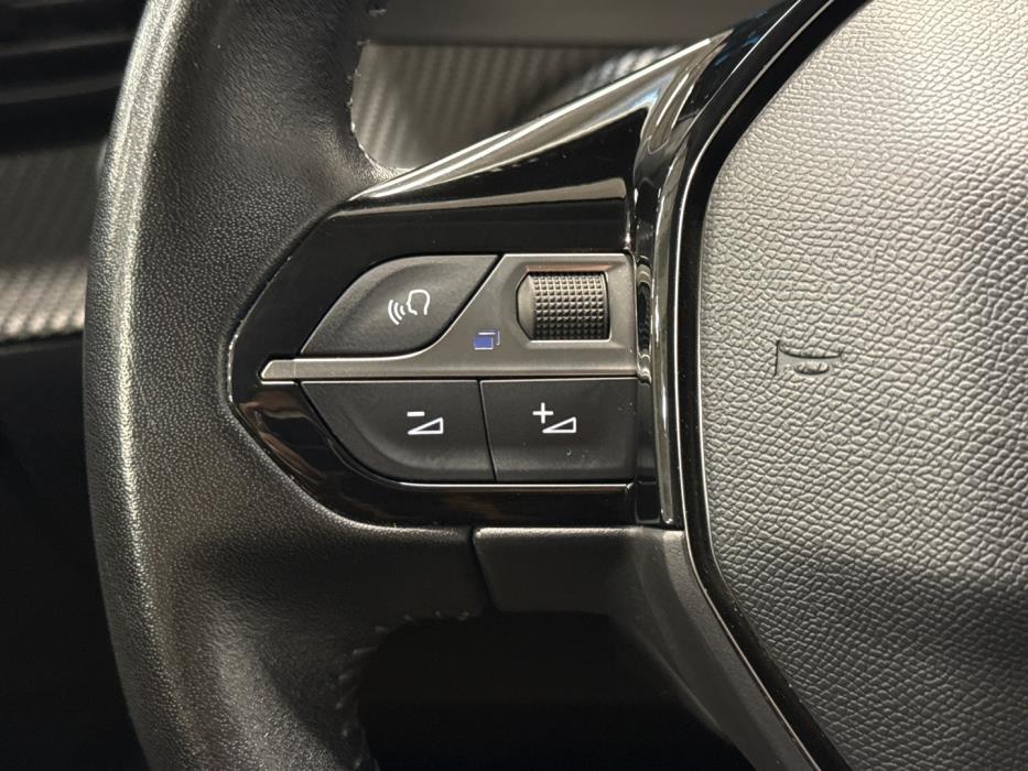 PEUGEOT e-2008 2020