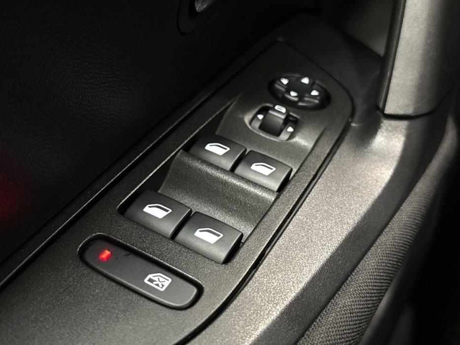 PEUGEOT e-2008 2020