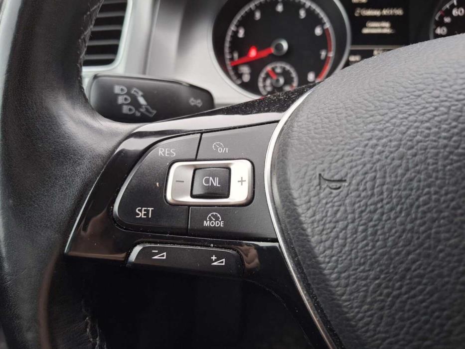 VOLKSWAGEN Golf 2013