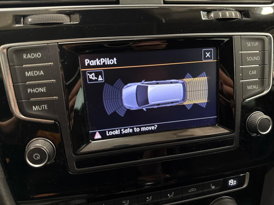 VOLKSWAGEN Golf 2014