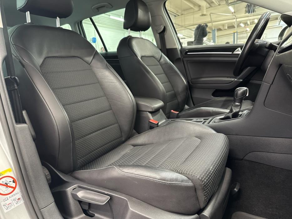 VOLKSWAGEN Golf 2014
