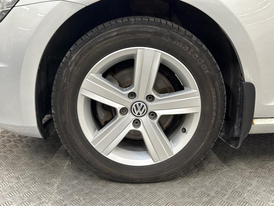 VOLKSWAGEN Golf 2014