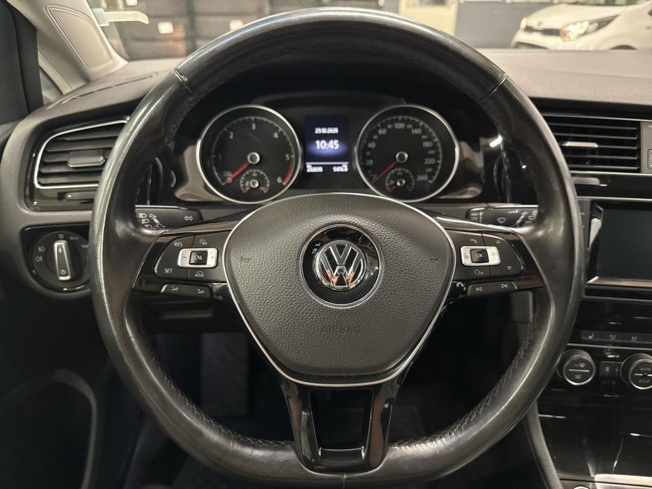 VOLKSWAGEN Golf 2014
