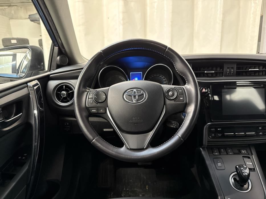 TOYOTA Auris 2015