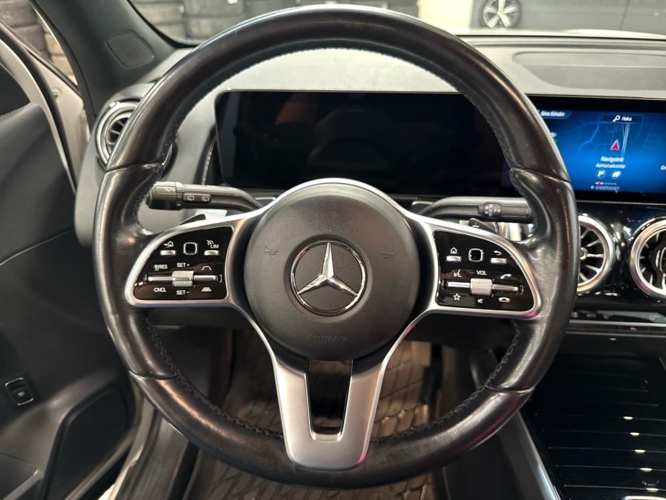 MERCEDES-BENZ EQB 2023