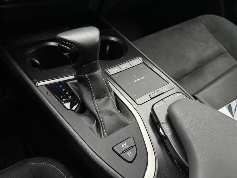 LEXUS UX 2022