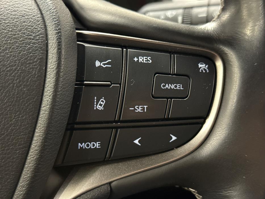 LEXUS UX 2020