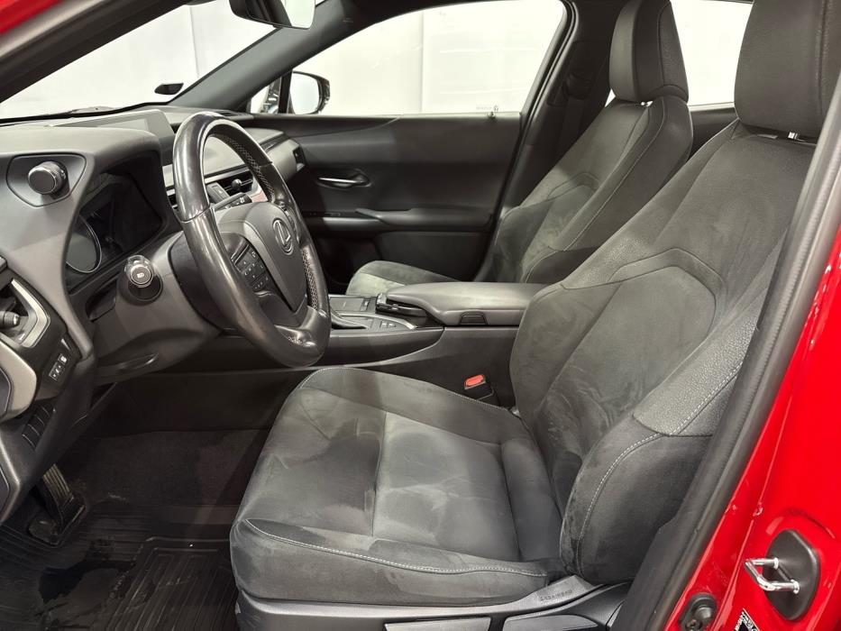 LEXUS UX 2020