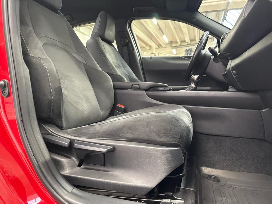 LEXUS UX 2020