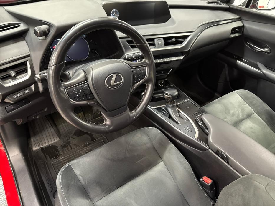 LEXUS UX 2020