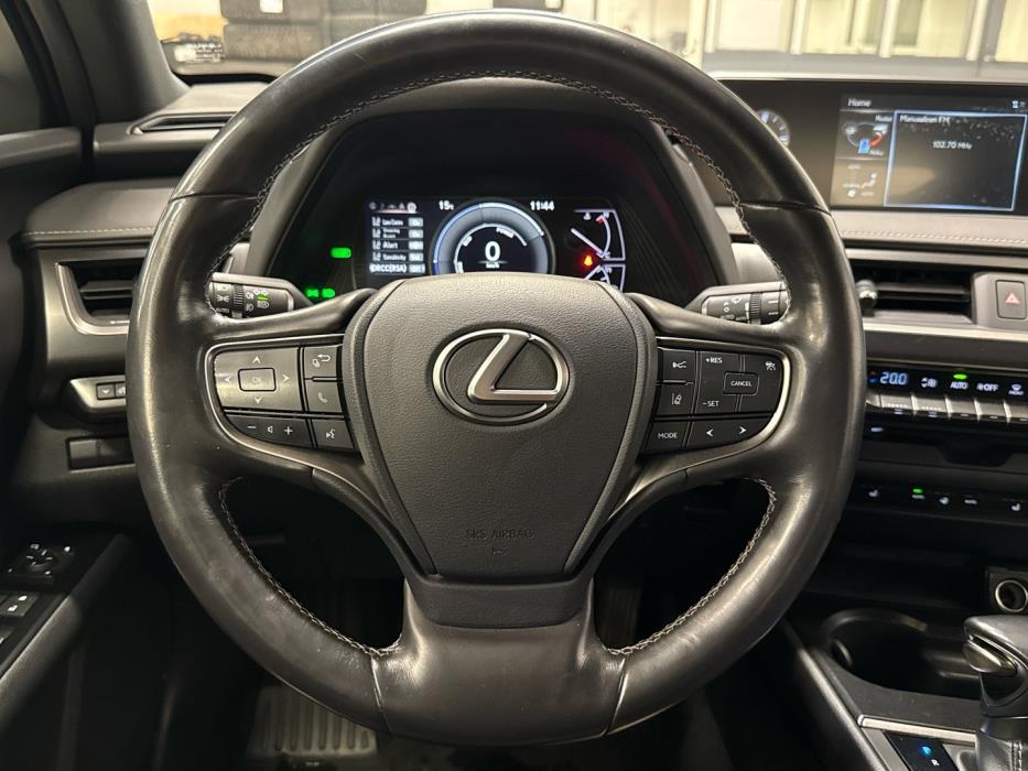 LEXUS UX 2020