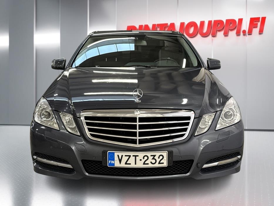 MERCEDES-BENZ E 2011