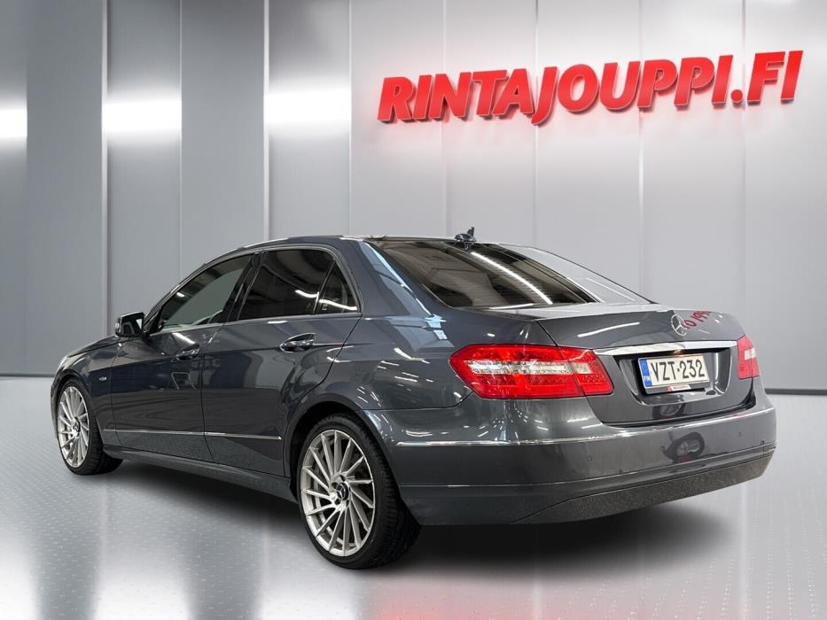 MERCEDES-BENZ E 2011