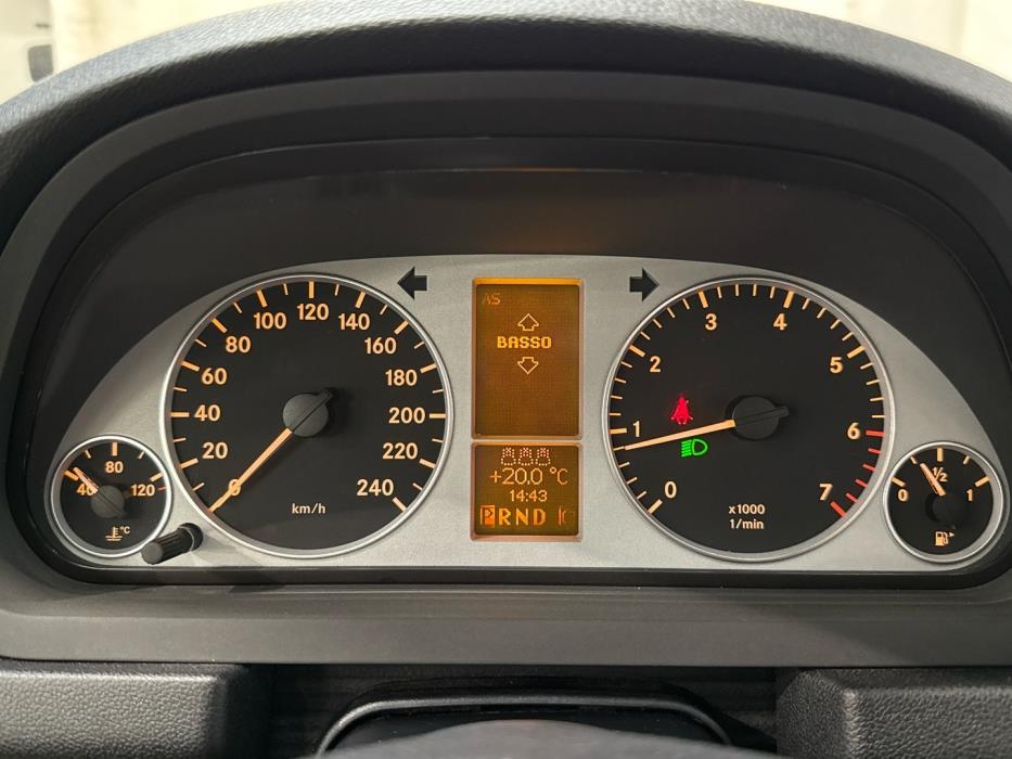 MERCEDES-BENZ B 2005